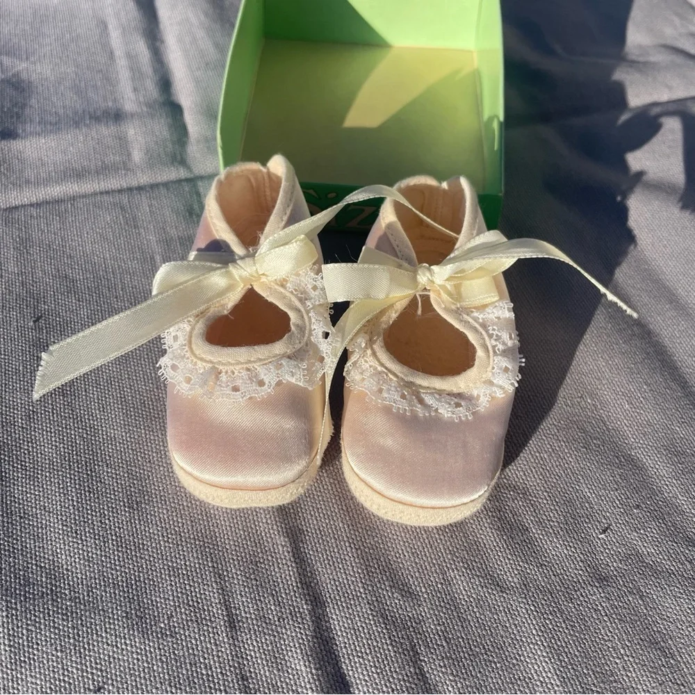 Vintage Baby Deer Shoes Light Pink Ruffle Satin Ribbon Size 1 Made in USA Infant